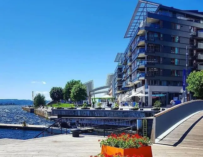 Tjuvholmen / Aker Brygge - Expensive Area In Oslo! * אוסלו